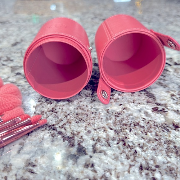 Rachel Couture Makeup Brushh Set and Storage Case - Picture 4 of 7